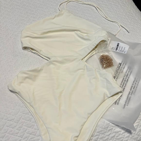 *NWT* Devon Windsor Mountain One Piece L - Picture 5 of 9